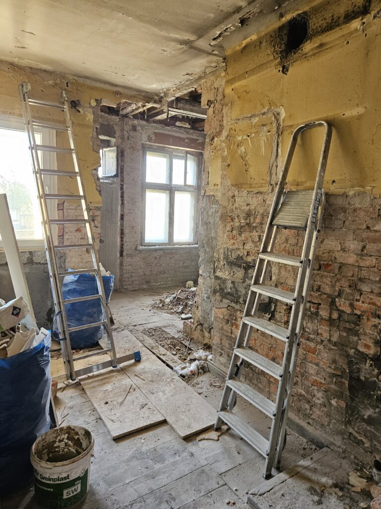 Remont mieszkania w kamienicy w Bydgoszczy i podział tegoż jednego mieszkania na trzy mniejsze